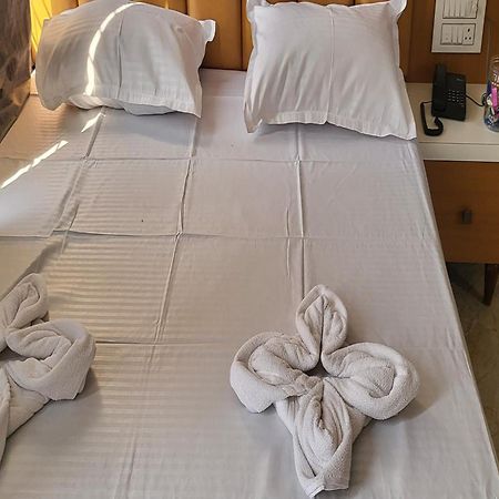 Hotel Ruchi Executive 사타라 외부 사진